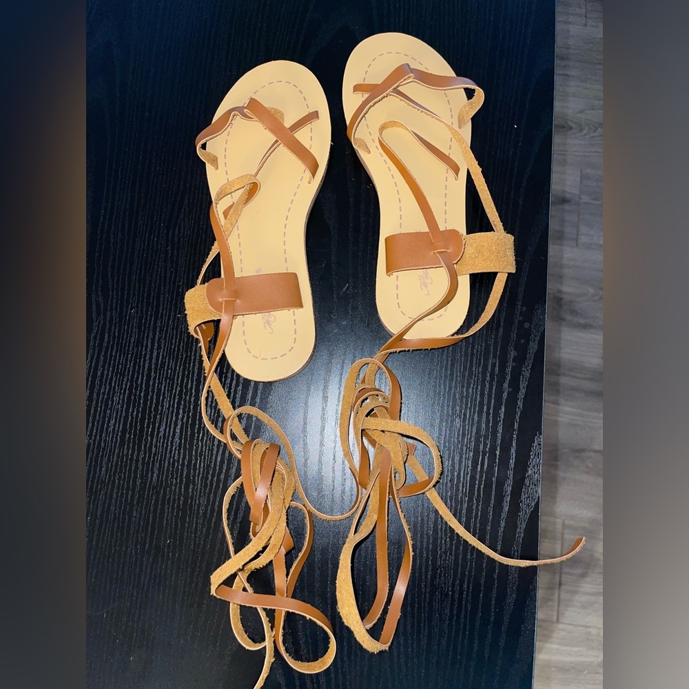 Women’s Brown Leather Strappy Tie Up Sandals-NEVER WORN